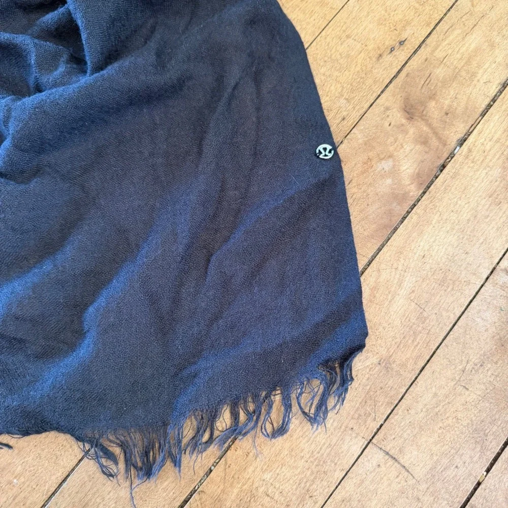 Lululemon Mudra‎ Scarf Deep Coal Frayed Ends Bamboo Rayon Woven 50